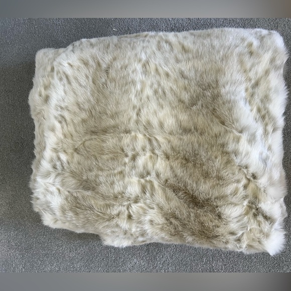 NWOT Limited Edition Lynx Faux Fur Throw 60”x72” - Picture 11 of 11